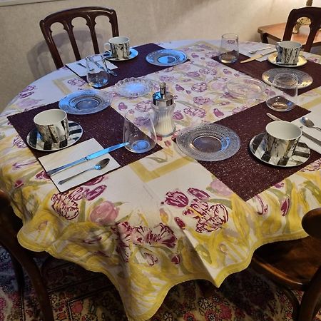 Domaine De Belcayre Acomodação com café da manhã Montauban Exterior foto
