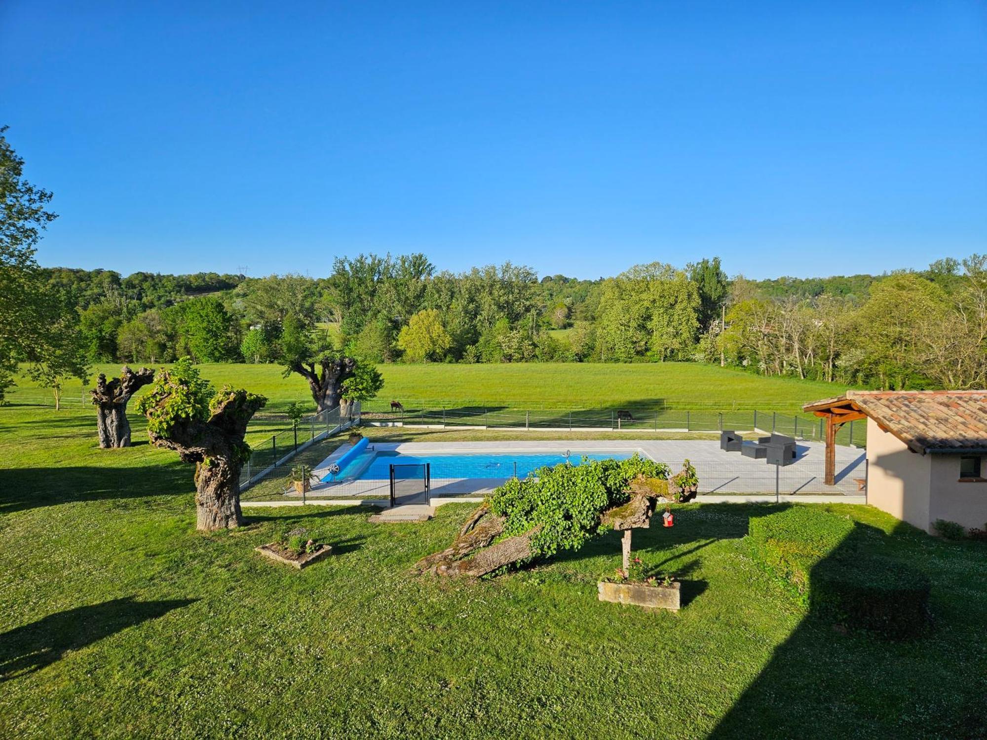 Domaine De Belcayre Acomodação com café da manhã Montauban Exterior foto