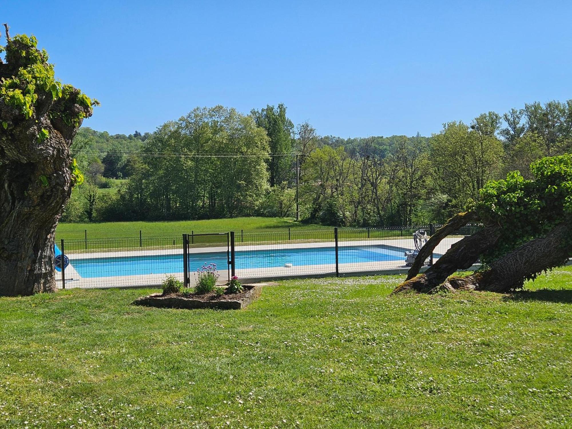 Domaine De Belcayre Acomodação com café da manhã Montauban Exterior foto
